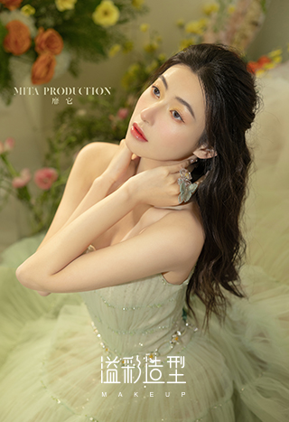 把春天画在脸上